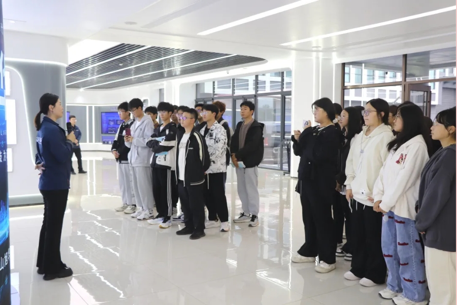 筑牢基础 展望未来 ▏唐山学院会计学院学生到PA视讯shouji智能参观学习